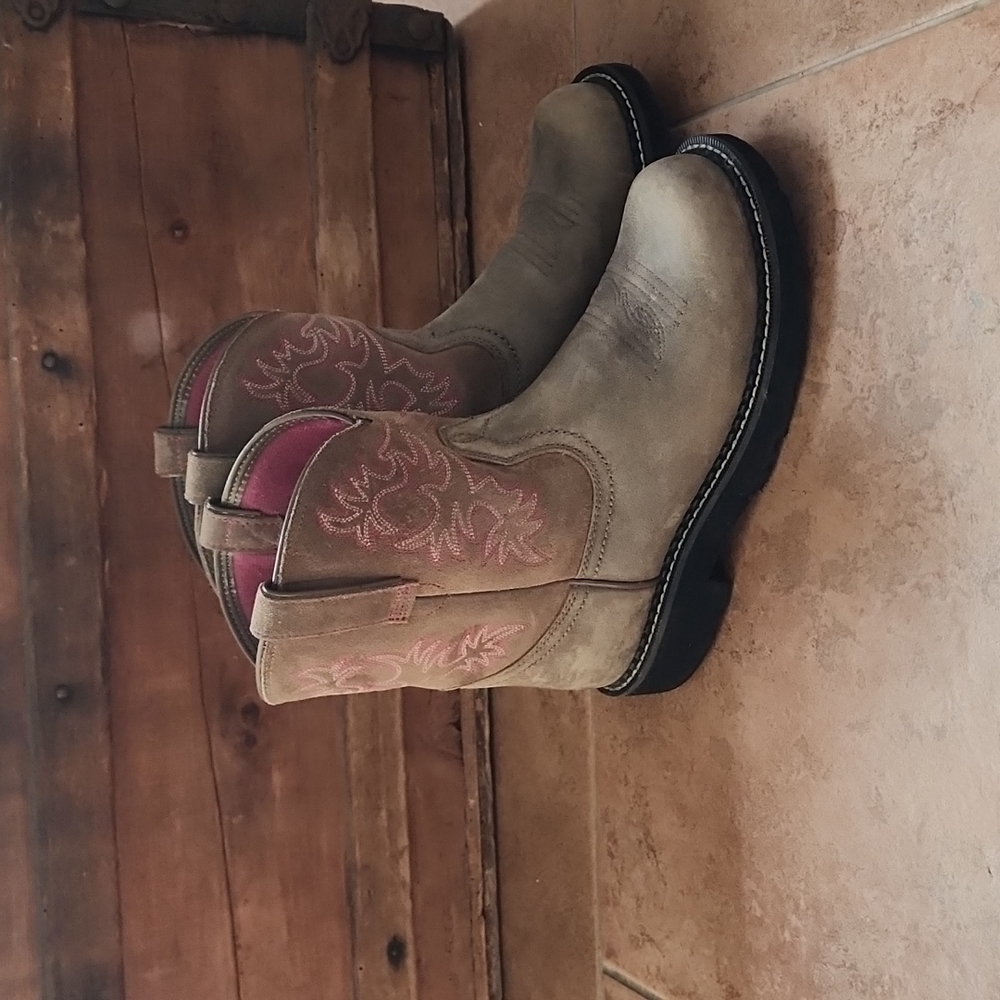 Ariat